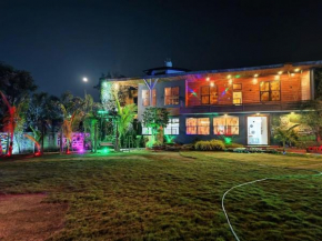 Leopard Farmhouse